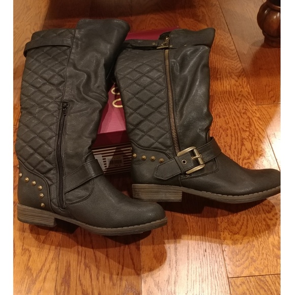 Boots - Picture 1 of 6